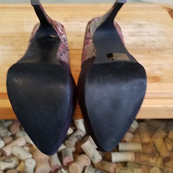 🎉HP🎉 Black Peacock Feather Look Heels - Picture 5 of 6